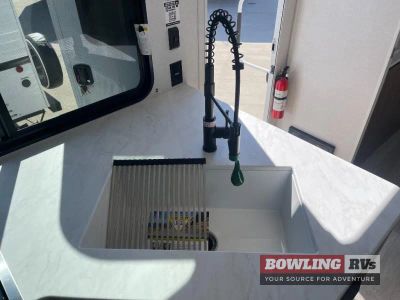 2027 Wildwood X-Lite 25ICE — photo 15 view