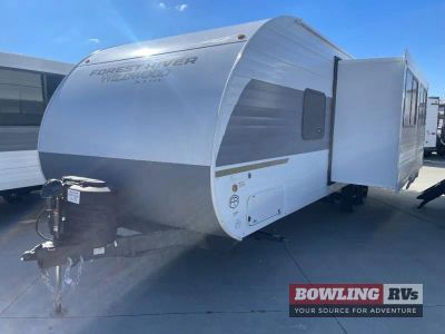 2027 Wildwood X-Lite 25ICE — front three-quarter view