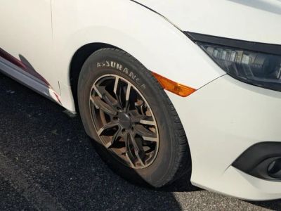 2017 Honda Civic — detail view