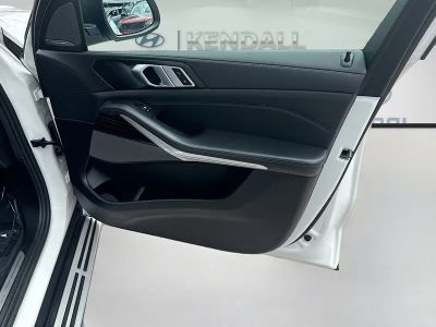 2025 BMW X5 — photo 31 view