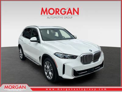 2025 BMW X5 xDrive50e in Alpine White — front three-quarter view