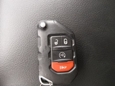 2025 Jeep Wrangler — photo 15 view