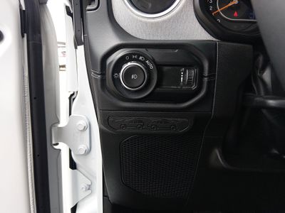 2025 Jeep Wrangler — photo 13 view
