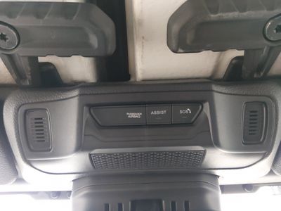 2025 Jeep Wrangler — photo 19 view
