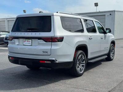 2024 Jeep Wagoneer L - Photo 13
