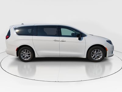 2024 Chrysler Voyager - Photo 8