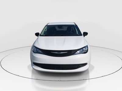 2024 Chrysler Voyager - Photo 2