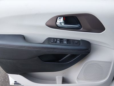 2024 Chrysler Voyager - Photo 19