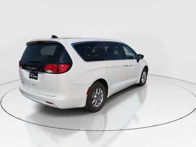 2024 Chrysler Voyager - Photo 7