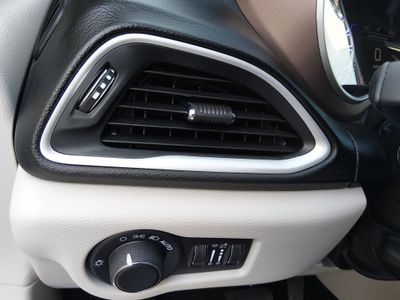 2024 Chrysler Voyager - Photo 13