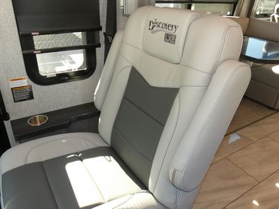 2026 Fleetwood Discovery LXE - Photo 12