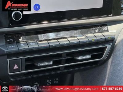 2025 Toyota Camry — photo 34 view