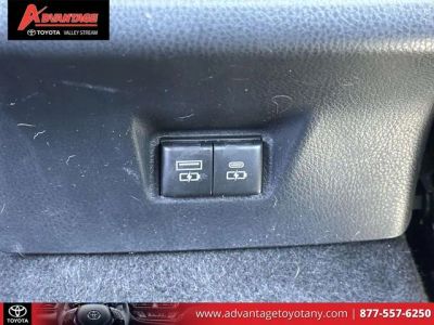 2025 Toyota Camry — photo 16 view