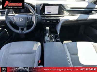 2025 Toyota Camry — photo 17 view