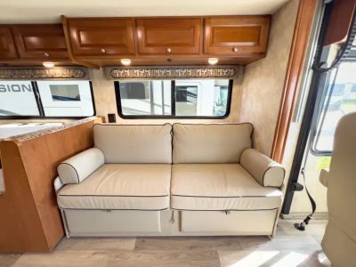 2019 Winnebago VISTA - Photo 13