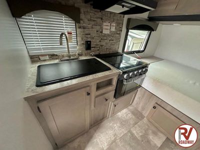 2023 Sunset Park RV Sun Lite — photo 9 view