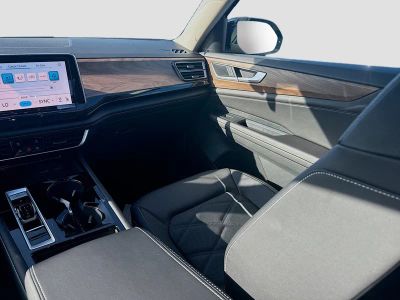 2026 Volkswagen Atlas — photo 18 view