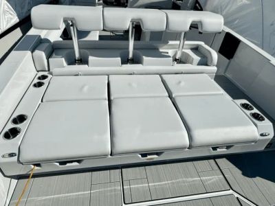2024 Aviara AV32 Outboard - Photo 5