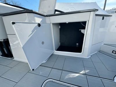 2024 Aviara AV32 Outboard - Photo 18