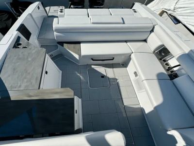 2024 Aviara AV32 Outboard - Photo 6