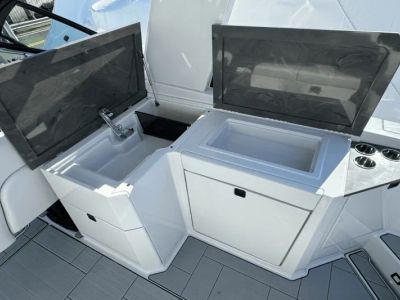 2024 Aviara AV32 Outboard - Photo 17