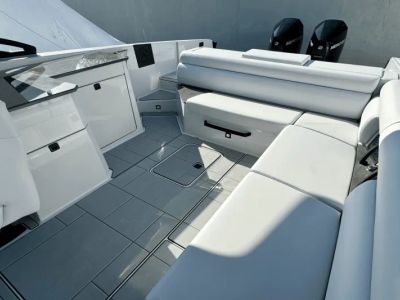 2024 Aviara AV32 Outboard - Photo 7