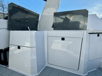 2024 Aviara AV32 Outboard - Photo 16