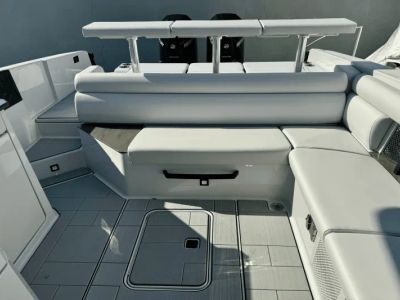 2024 Aviara AV32 Outboard - Photo 8