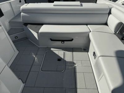 2024 Aviara AV32 Outboard - Photo 9