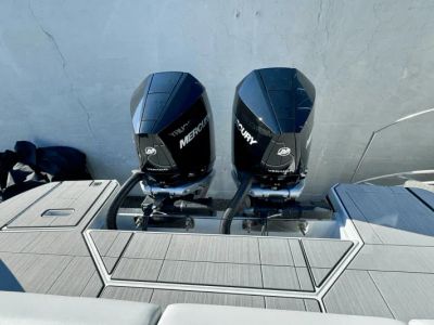 2024 Aviara AV32 Outboard - Photo 2