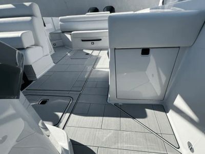 2024 Aviara AV32 Outboard - Photo 21