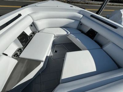 2024 Aviara AV32 Outboard - Photo 30