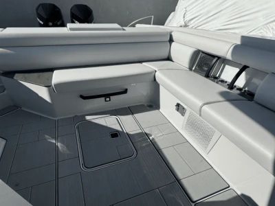 2024 Aviara AV32 Outboard - Photo 10