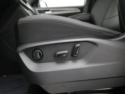 2023 Volkswagen Atlas Cross Sport — photo 12 view