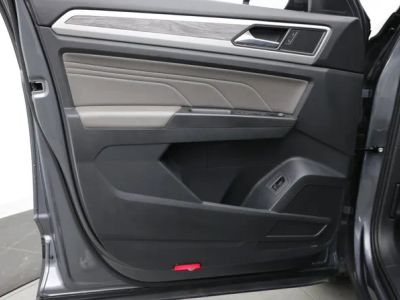 2023 Volkswagen Atlas Cross Sport — photo 9 view