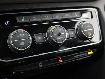 2023 Volkswagen Atlas Cross Sport — photo 16 view