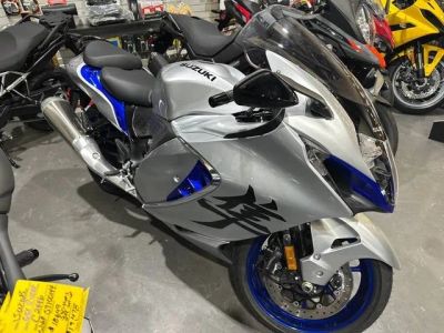 2025 Suzuki Hayabusa — front three-quarter view