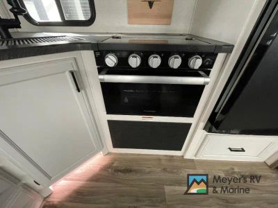 2024 Venture RV Stratus - Photo 13