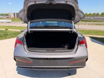 2025 Hyundai Elantra - Photo 25