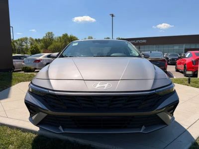 2025 Hyundai Elantra - Photo 8