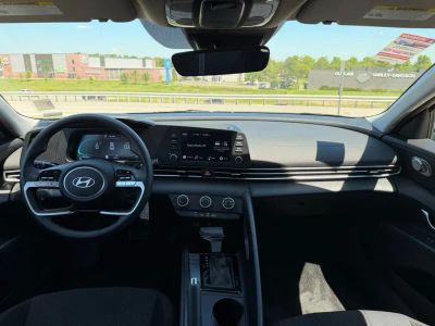 2025 Hyundai Elantra - Photo 23