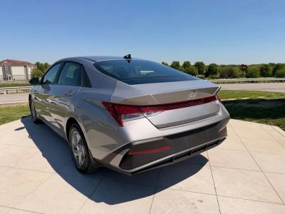 2025 Hyundai Elantra - Photo 3