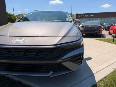 2025 Hyundai Elantra - Photo 9
