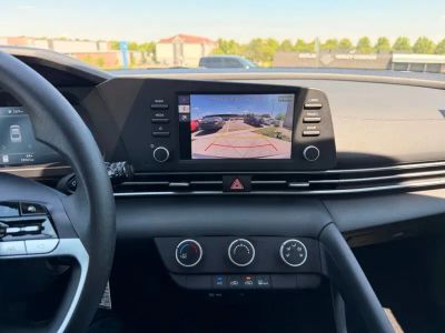 2025 Hyundai Elantra - Photo 18