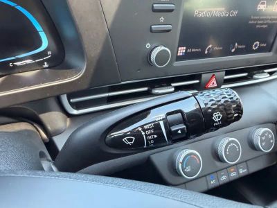 2025 Hyundai Elantra - Photo 13