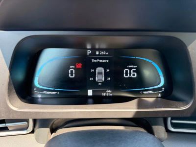 2025 Hyundai Elantra - Photo 11