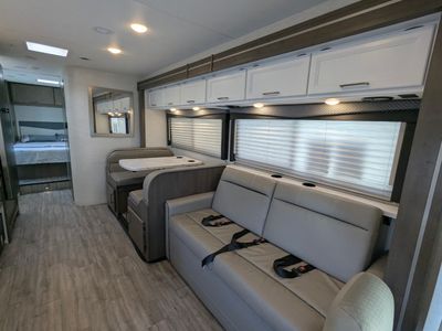 2025 Thor Motor Coach Four Winds — photo 19 view