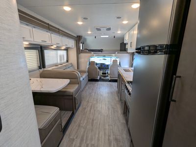 2025 Thor Motor Coach Four Winds — photo 28 view