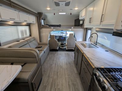 2025 Thor Motor Coach Four Winds — photo 7 view