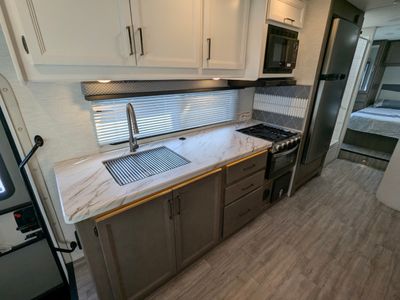 2025 Thor Motor Coach Four Winds — photo 20 view
